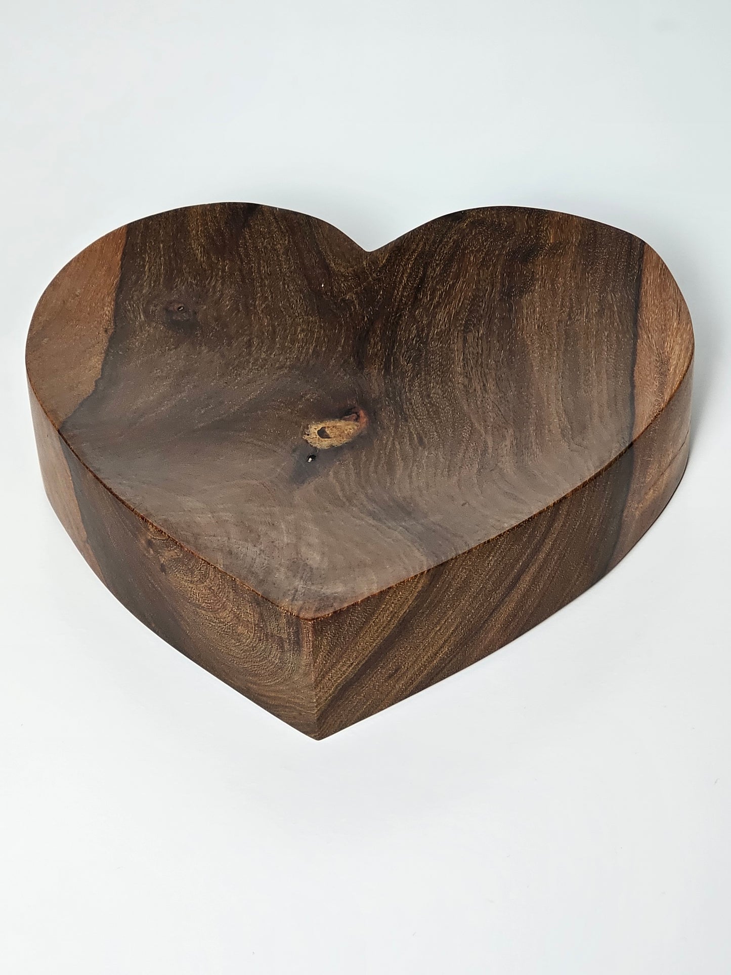 Holzschale in Herzform