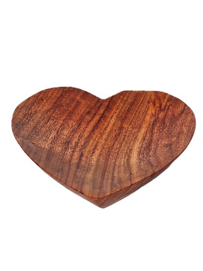 Holzschale in Herzform