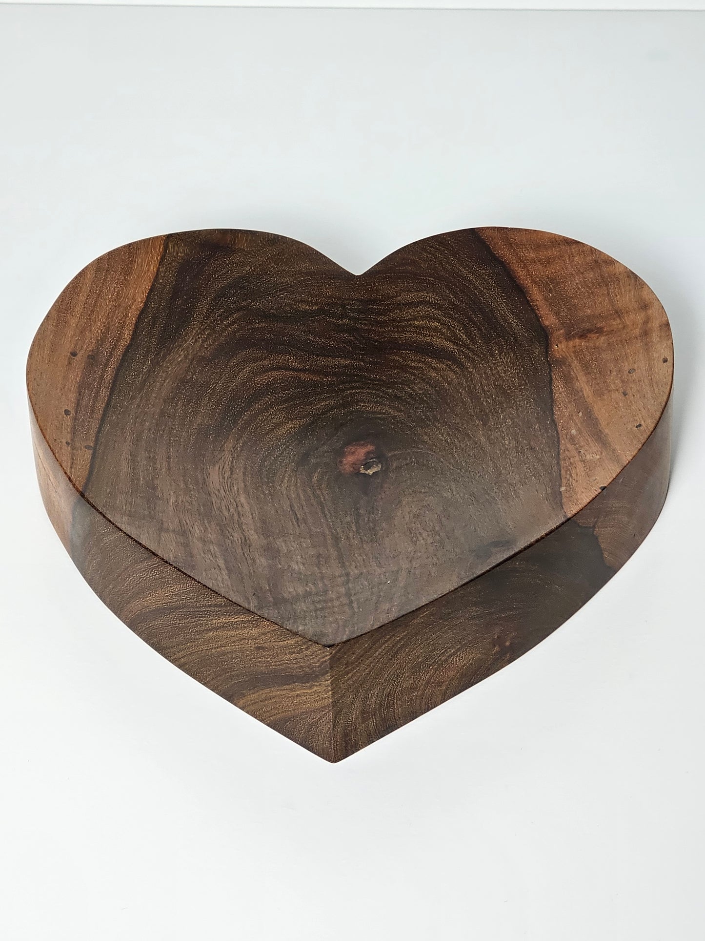 Holzschale in Herzform