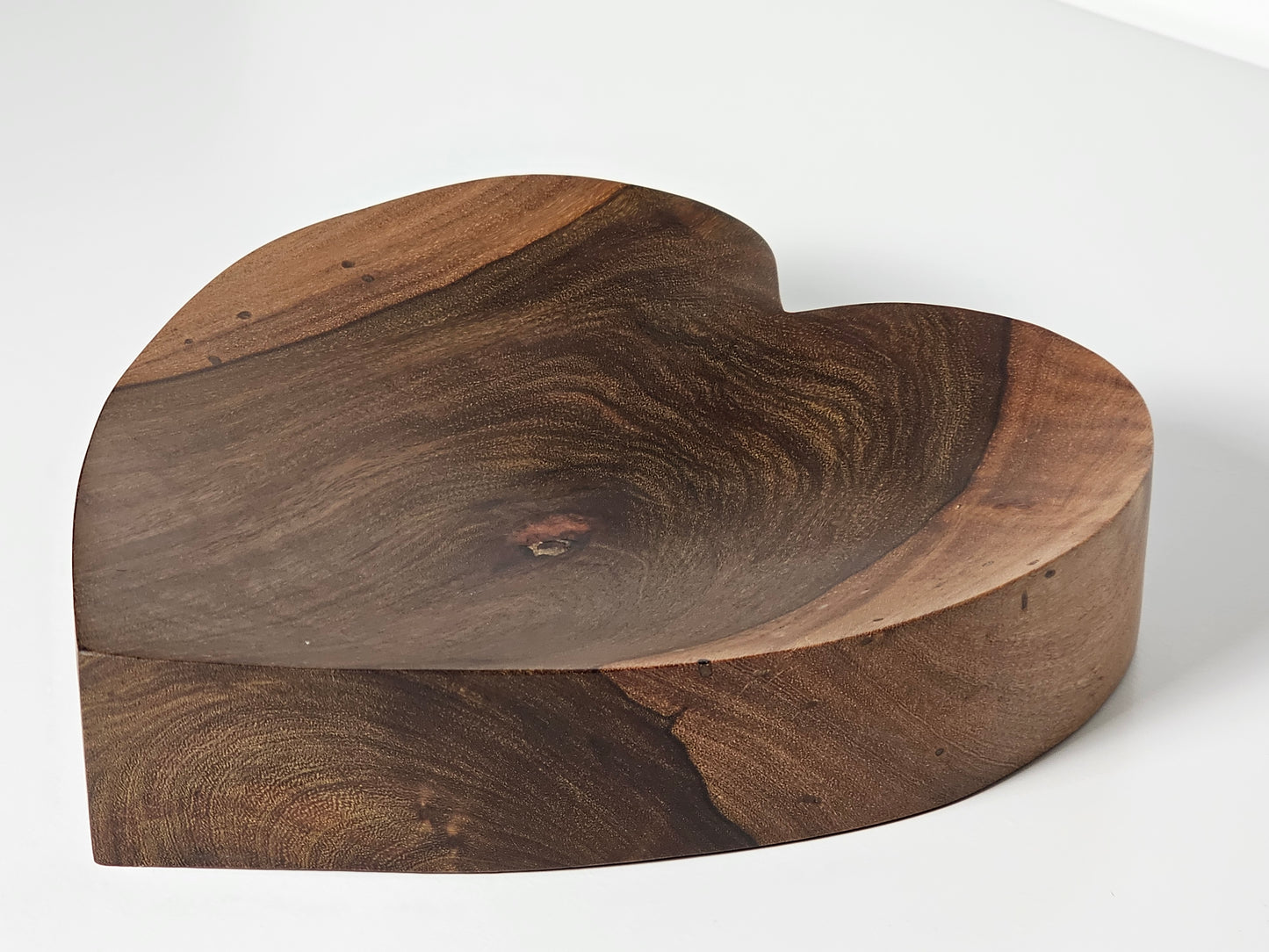 Holzschale in Herzform