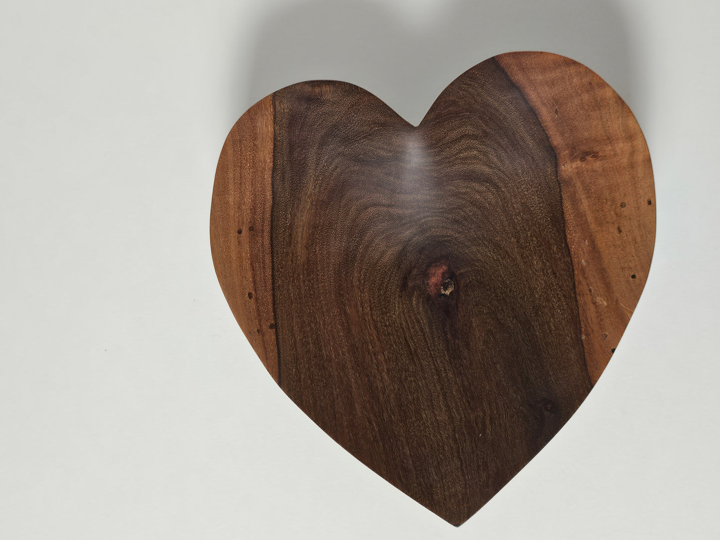 Holzschale in Herzform