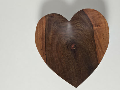 Holzschale in Herzform