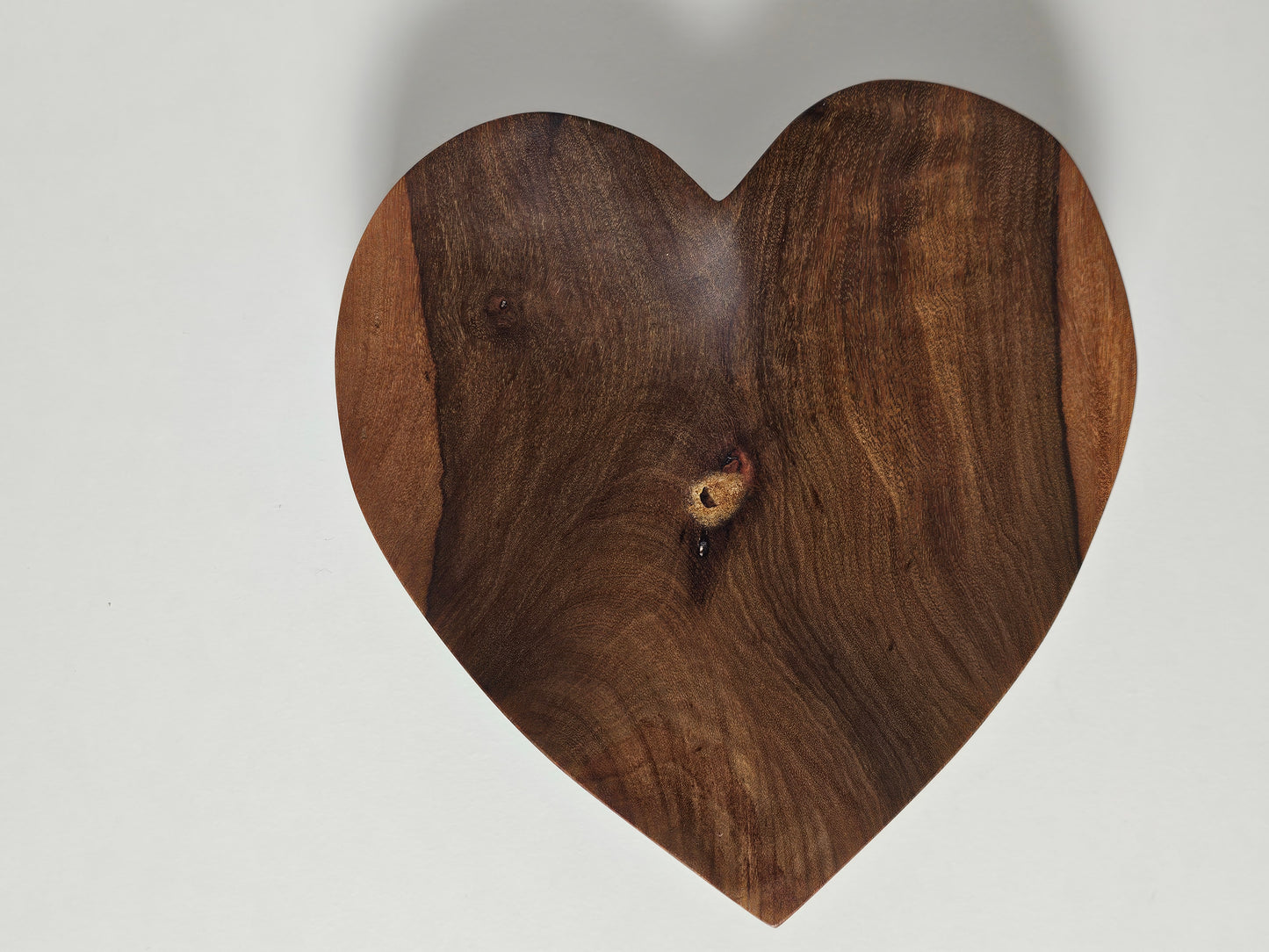 Holzschale in Herzform