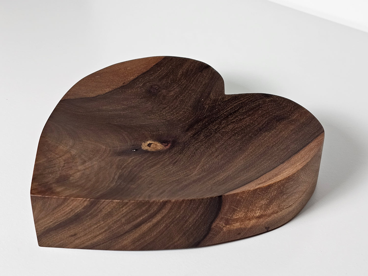 Holzschale in Herzform