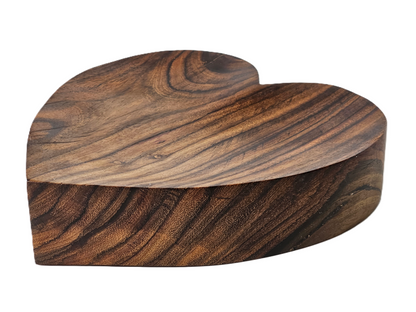 Holzschale in Herzform