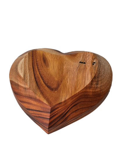 Holzschale in Herzform