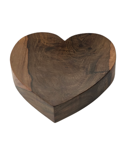 Holzschale in Herzform