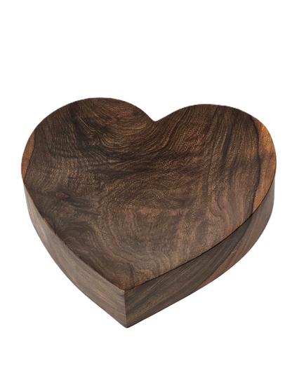 Holzschale in Herzform