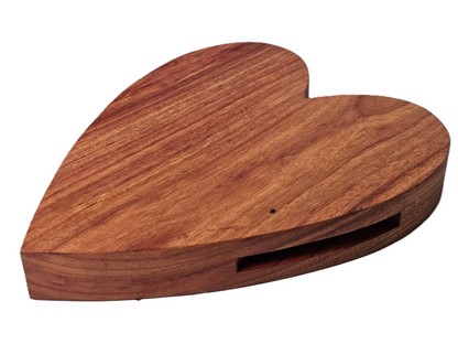 Holzschale in Herzform