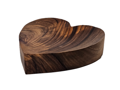 Holzschale in Herzform