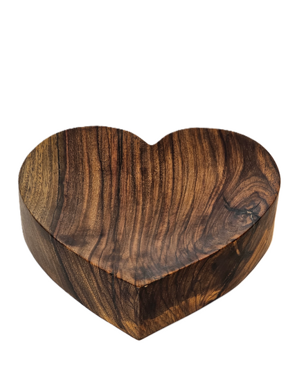 Holzschale in Herzform